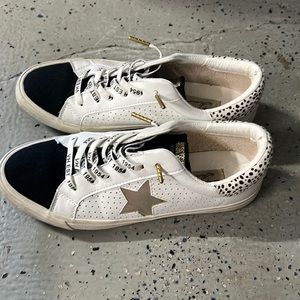 Vintage Havana size 9 leopard black star sneakers